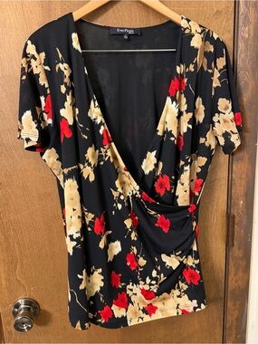 Evan Picone 1X Black Floral V-Neck Blouse with Red and Tan Print